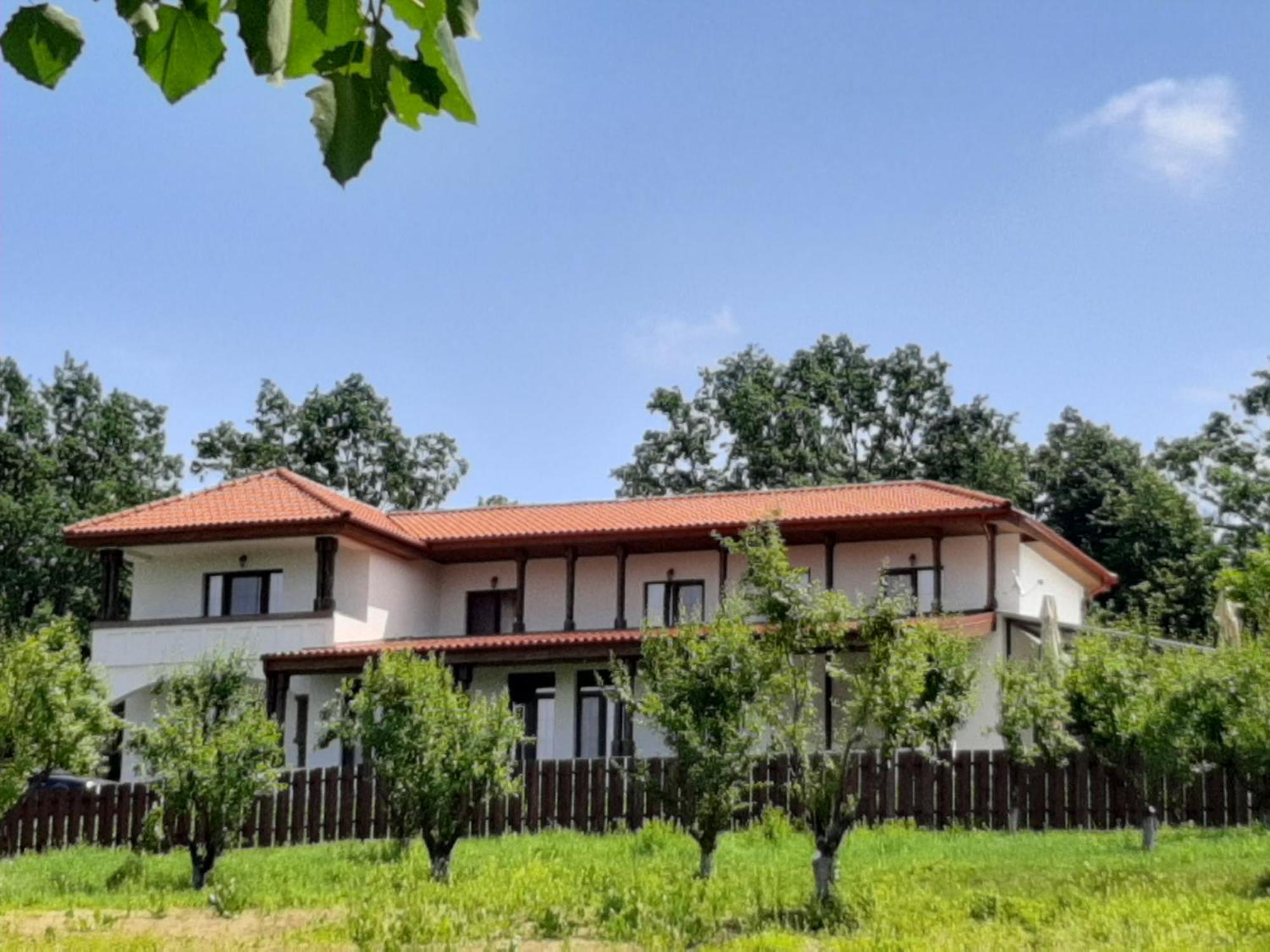 Pensiunea Emelys, Iasi Barnova Экстерьер фото