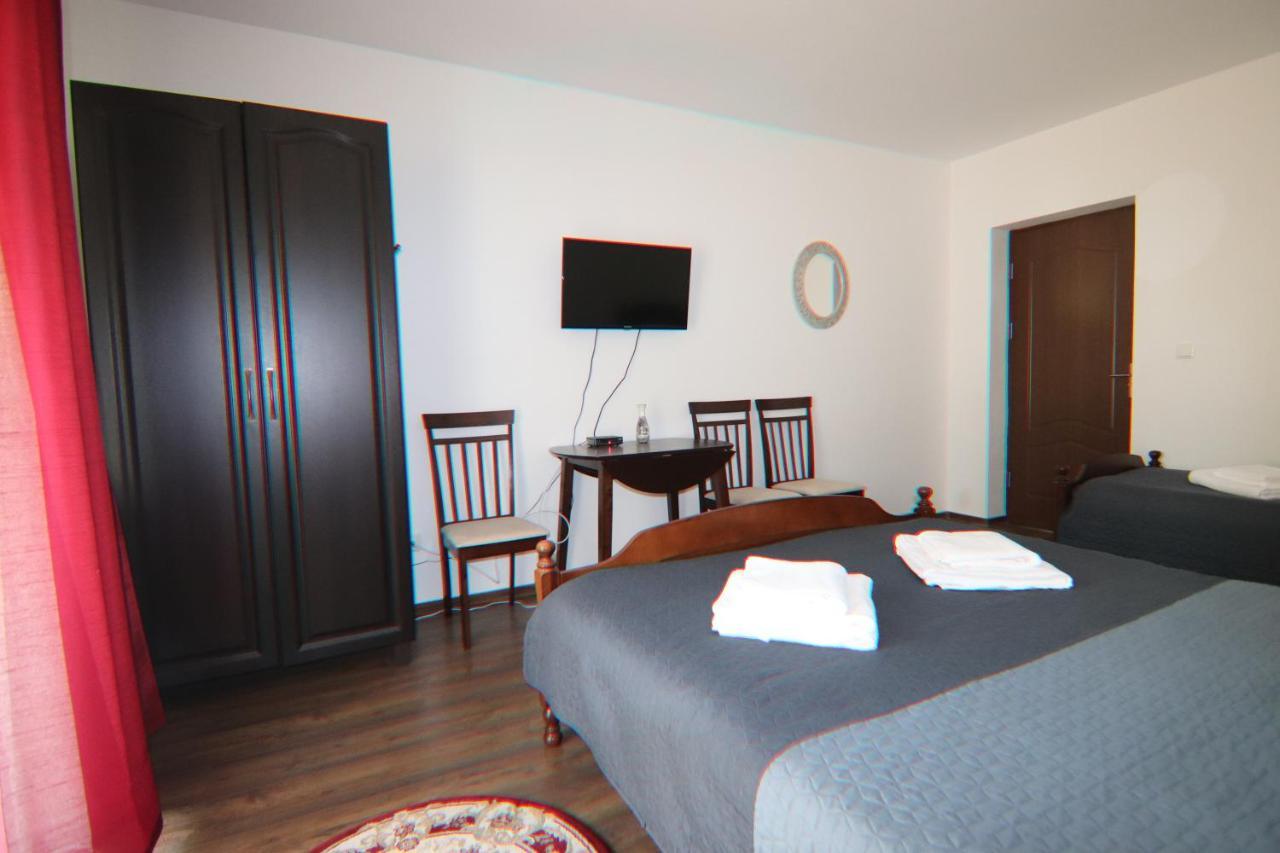 Pensiunea Emelys, Iasi Barnova Экстерьер фото