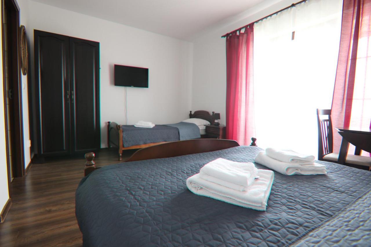 Pensiunea Emelys, Iasi Barnova Экстерьер фото