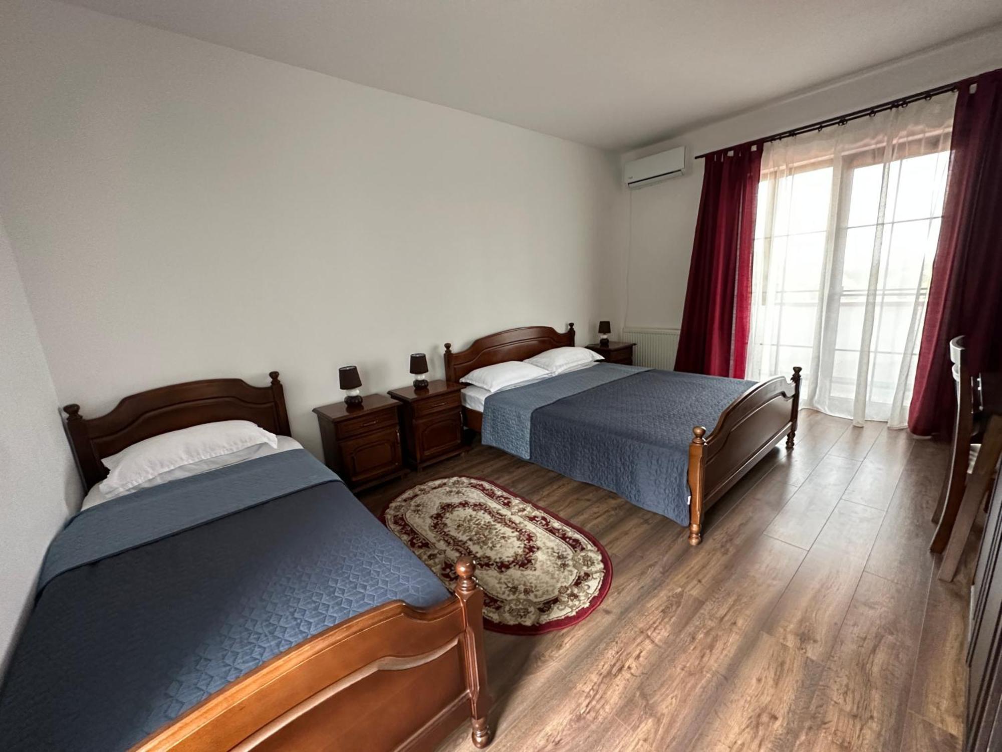 Pensiunea Emelys, Iasi Barnova Экстерьер фото