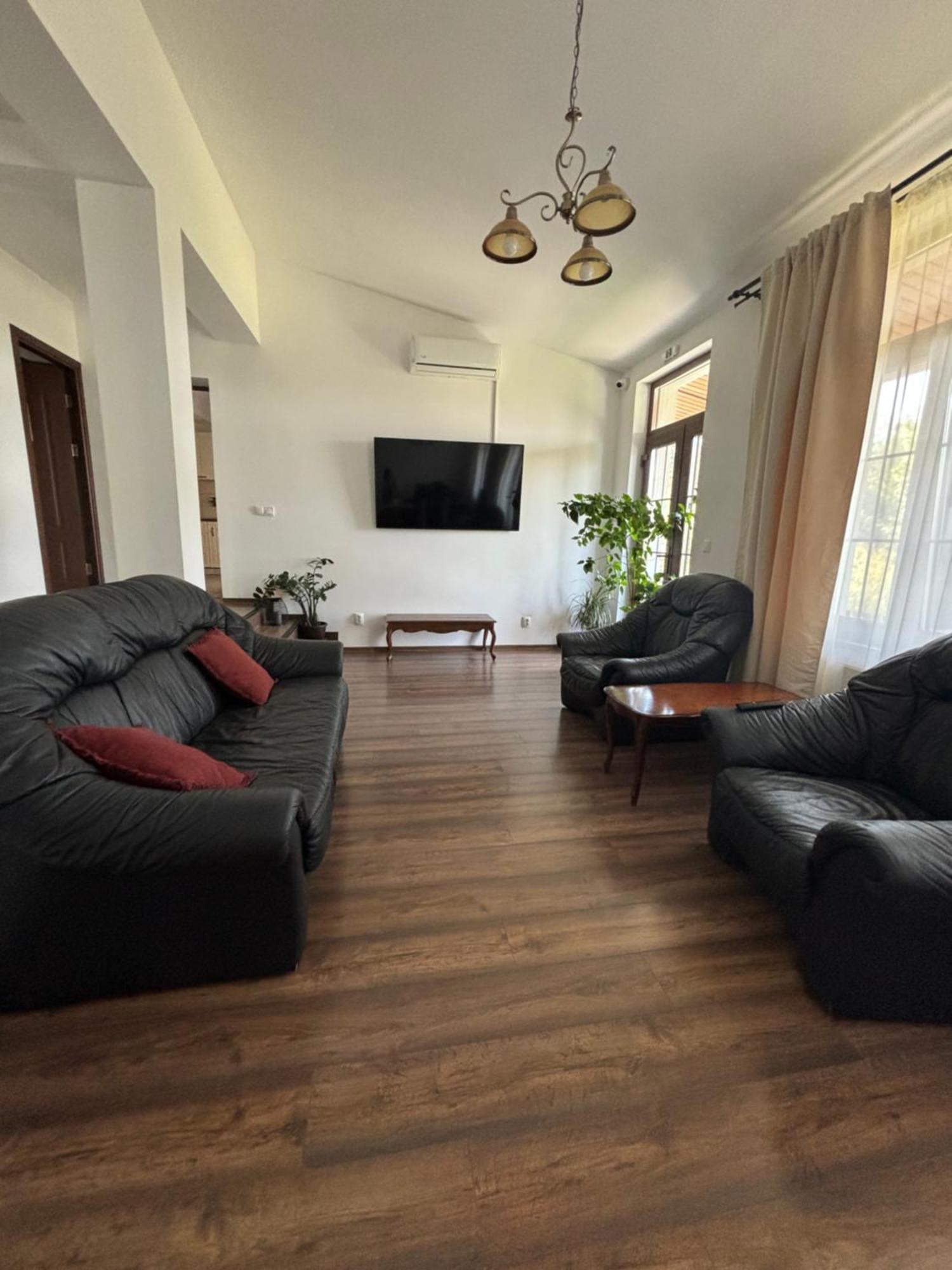 Pensiunea Emelys, Iasi Barnova Экстерьер фото